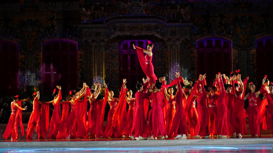 Nhiều tiết mục múa đẹp mắt, mang tinh thần giao lưu nghệ thuật các quốc gia.