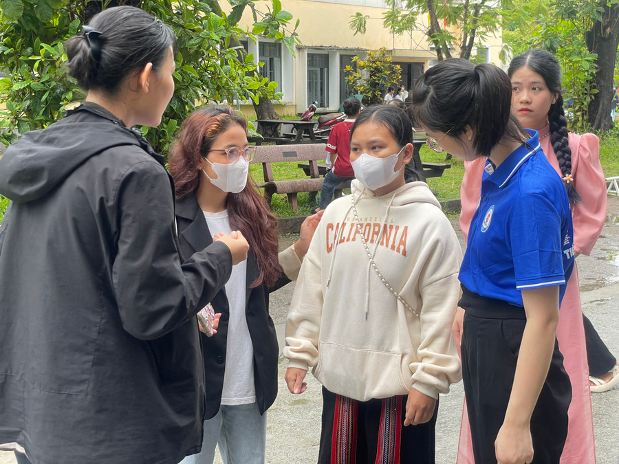 Hướng dẫn các thí sinh ở xa về dự thi. Hướng dẫn các thí sinh ở xa về dự thi.