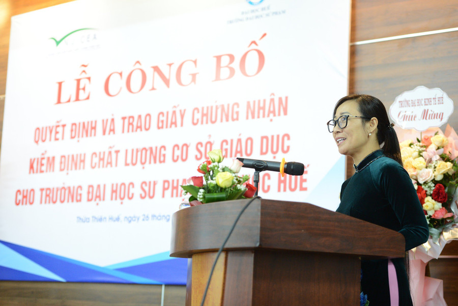 Trung tâm Kiểm định chất lượng giáo dục - Đại học Quốc gia Hà Nội phát biểu tại buổi lễ. Trung tâm Kiểm định chất lượng giáo dục - Đại học Quốc gia Hà Nội phát biểu tại buổi lễ.