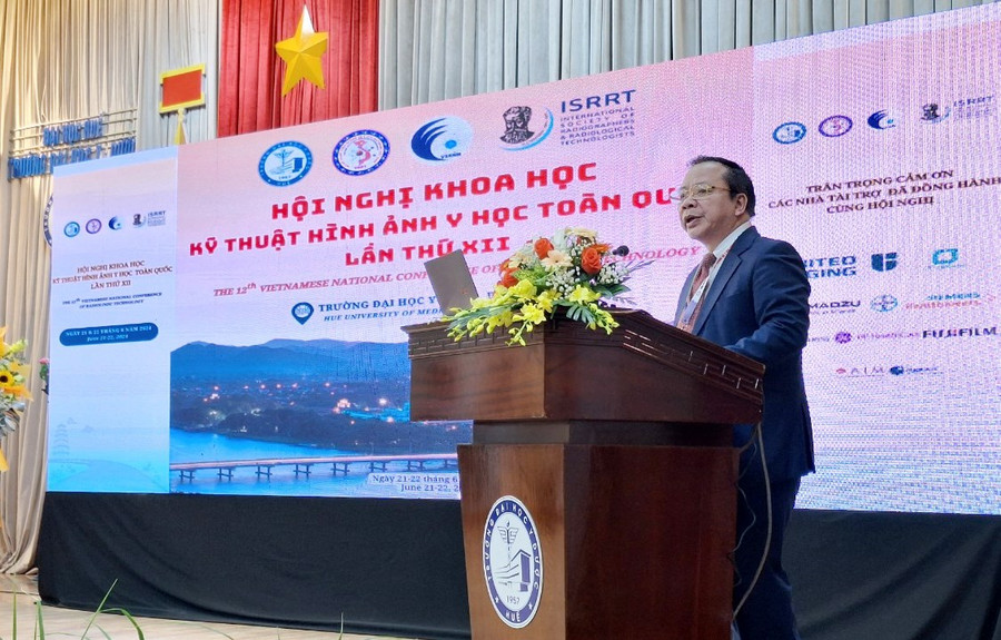 Đại biểu phát biểu, cập nhật kiến thức mới, nâng cao về kỹ thuật hình ảnh y học. Đại biểu phát biểu, cập nhật kiến thức mới, nâng cao về kỹ thuật hình ảnh y học.
