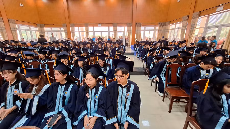 314 sinh viên được xếp loại xuất sắc và giỏi.