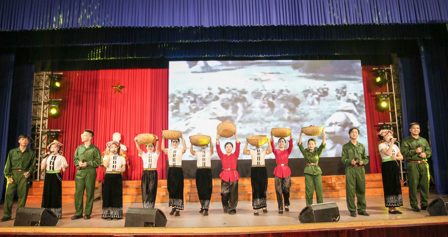 Thông qua chương trình nhằm khơi dậy niềm tự hào dân tộc, tăng cường giáo dục truyền thống cách mạng và phát huy tinh thần nhiệt huyết của tuổi trẻ cho sinh viên.