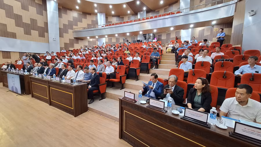 Các đại biểu quốc tế và trong nước về tham dự Hội thảo.