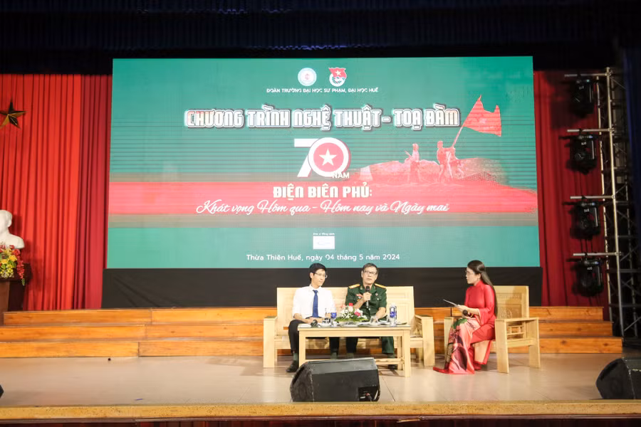 Tọa đàm về Chiến dịch Điện Biên Phủ.