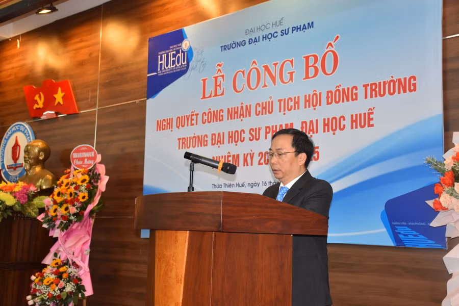 Tân Chủ tịch Hội đồng trường Trường ĐH Sư phạm phát biểu nhận nhiệm vụ. (Ảnh: M.L)