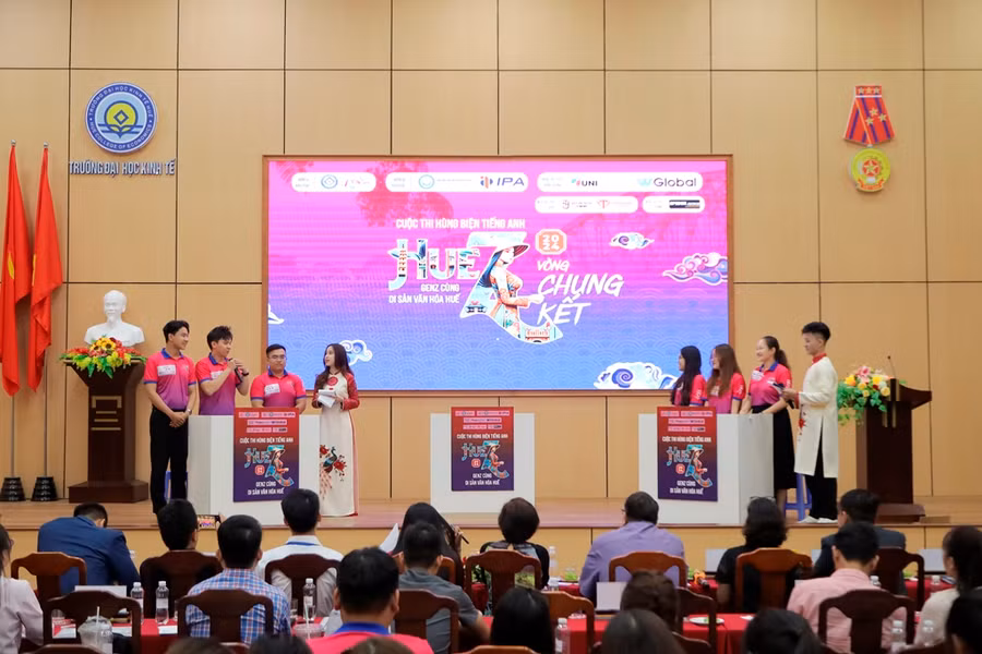 Cuộc thi hùng biện tiếng Anh về văn hóa Huế tạo cho các thí sinh sự tự tin và nền tảng kiến thức lịch sử, văn hóa tốt.