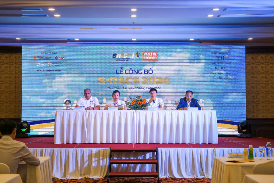 Ban Tổ chức trao đổi, giải đáp các vấn đề liên quan đến giải chạy S-Race 2024. Ban Tổ chức trao đổi, giải đáp các vấn đề liên quan đến giải chạy S-Race 2024.