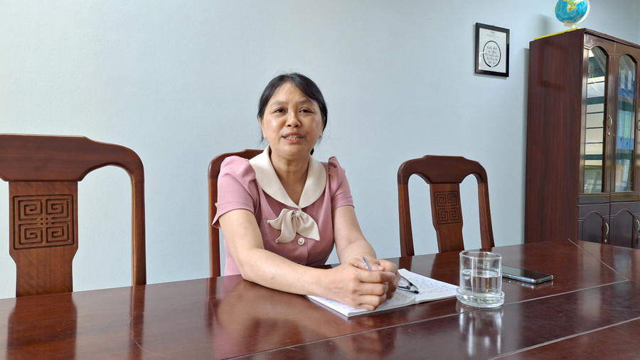 Bà Mai Thị Thúy, Hiệu trưởng Trường THCS Hùng Vương, TP Huế. Bà Mai Thị Thúy, Hiệu trưởng Trường THCS Hùng Vương, TP Huế.