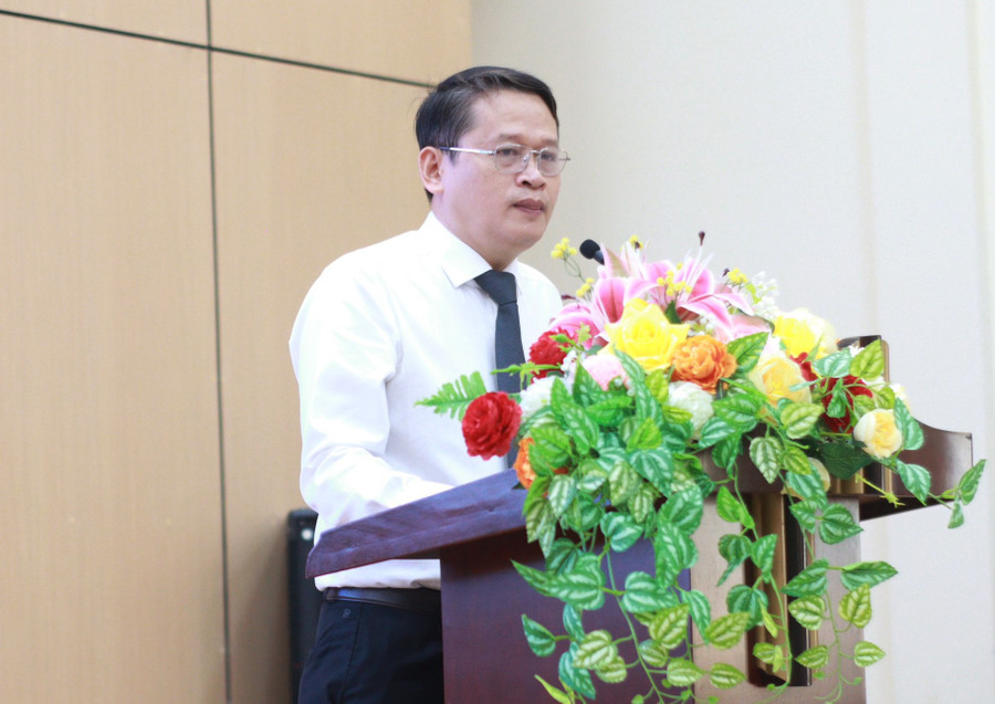 PGS.TS Bùi Đức Tính, Phó Hiệu trưởng Trường ĐH Kinh tế, ĐH Huế phát biểu. PGS.TS Bùi Đức Tính, Phó Hiệu trưởng Trường ĐH Kinh tế, ĐH Huế phát biểu.