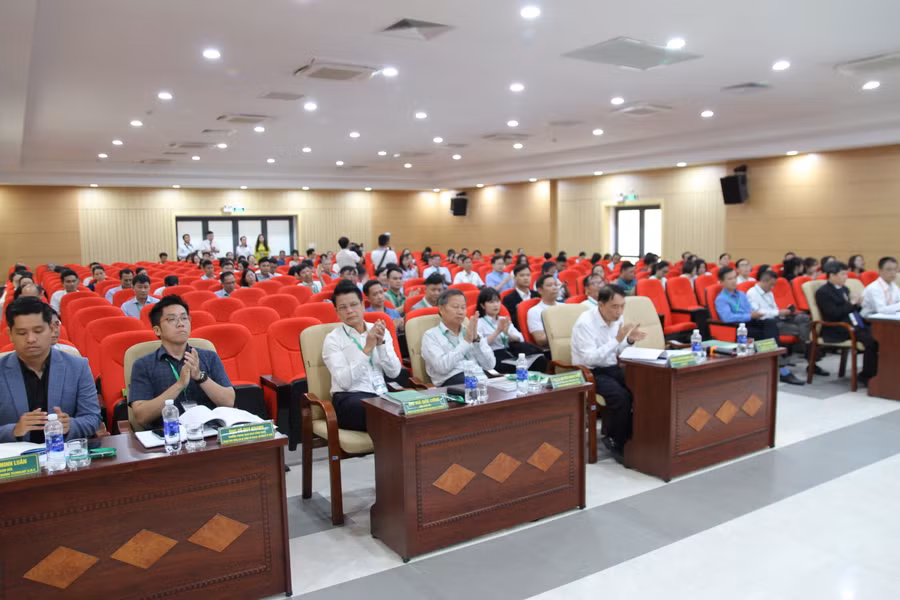 Đại diện các doanh nghiệp, Sở ban ngành tại Hội thảo xúc tiến hợp tác khoa học công nghệ giữa Trường ĐH Nông Lâm, ĐH Huế với các doanh nghiệp. (Ảnh: ĐD)