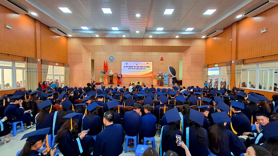 Các sinh viên tốt nghiệp theo tiến độ nhanh sẽ lợi thế hơn khi có nhiều cơ hội xin việc làm sớm hơn so với các bạn cùng khóa.