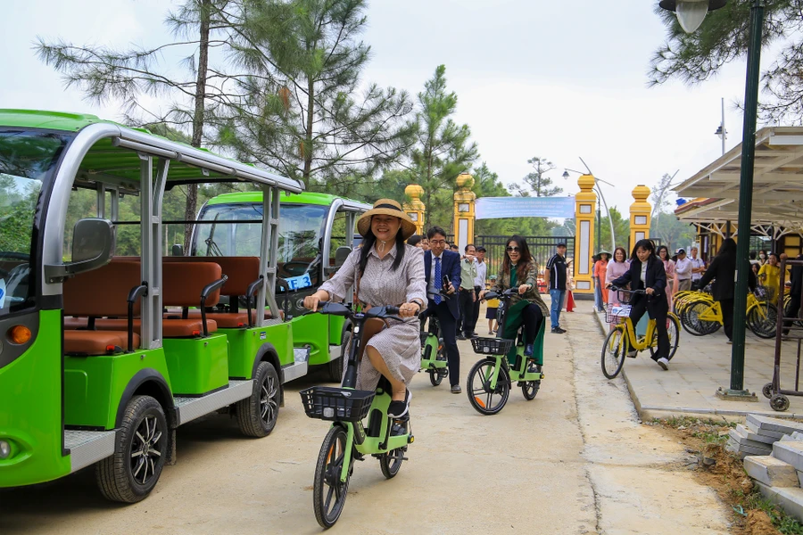 Khai trương tuyến du lịch xanh, thân thiện với môi trường tại lăng vua Gia Long.