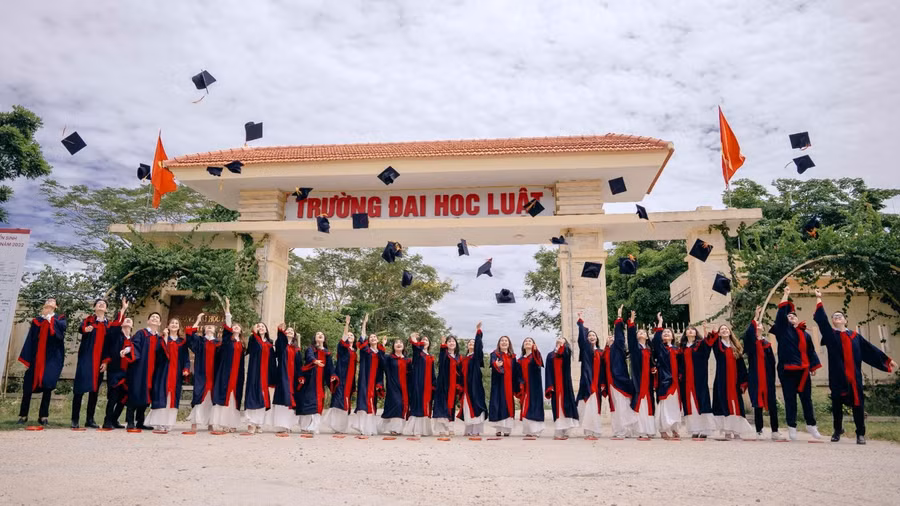 Sinh viên Trường Đại học Luật, Đại học Huế.