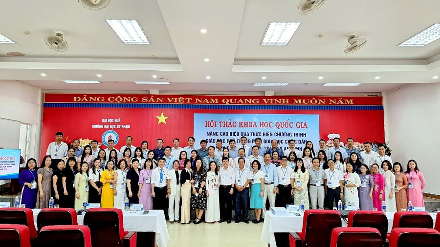 Các đại biểu chụp ảnh lưu niệm. (Ảnh: Đại Dương) Các đại biểu chụp ảnh lưu niệm. (Ảnh: Đại Dương)