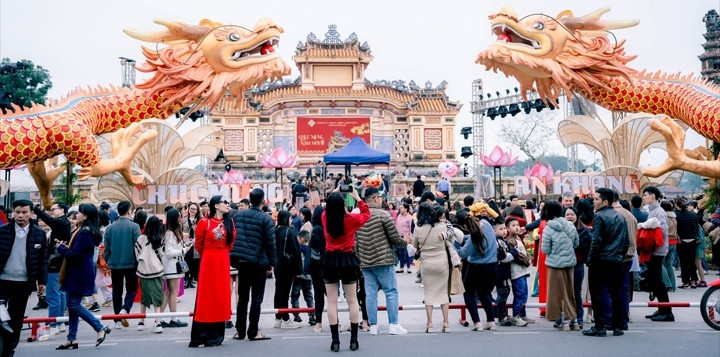 Các địa điểm có linh vật rồng tại Huế được nhiều người dân, du khách đến tham quan, vui chơi trong Tết Nguyên đán Giáp Thìn 2024.