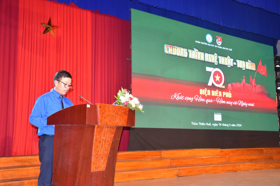 TS Hoàng Phi Hải - Bí thư Đoàn Thanh niên Cộng sản Hồ Chí Minh, Trường ĐH Sư phạm, ĐH Huế phát biểu tại chương trình.