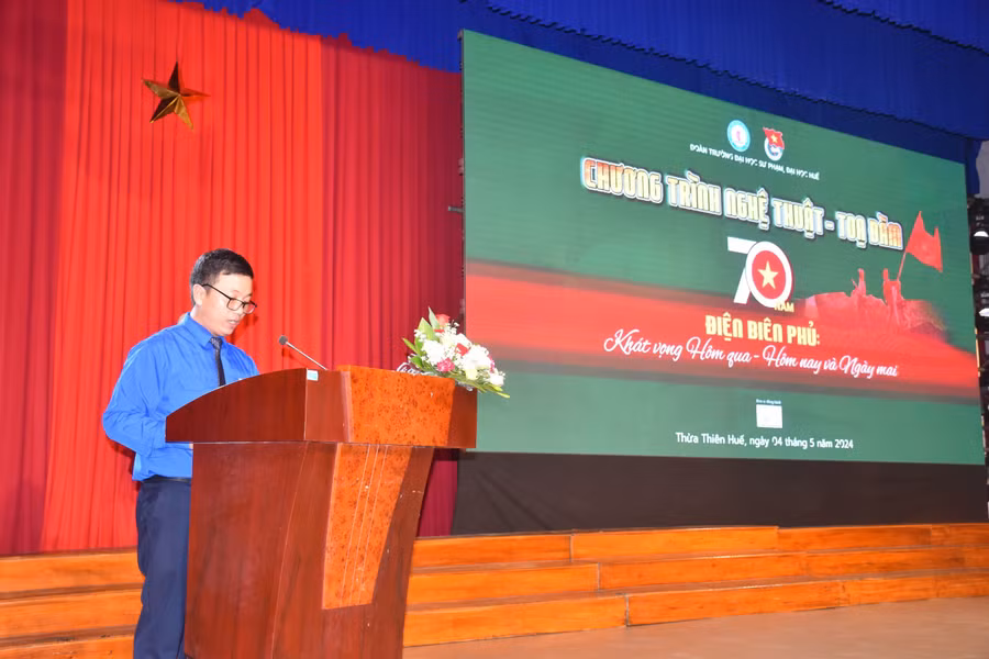 TS Hoàng Phi Hải - Bí thư Đoàn Thanh niên Cộng sản Hồ Chí Minh, Trường ĐH Sư phạm, ĐH Huế phát biểu tại chương trình.