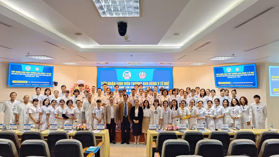 Bệnh viện Trung ương Huế tổ chức tiếp nhận sinh viên trường Cao đẳng Y tế Huế đến thực tập, thực hành, lâm sàng tại bệnh viện.