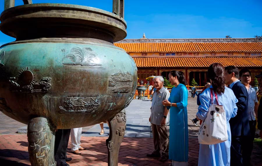 Những họa tiết đúc nổi trên 9 đỉnh đồng tại Cửu đỉnh được vua Minh Mạng cho đúc từ năm 1835 đến 1837 nhằm biểu thị sự trường tồn của triều đại, sự giàu đẹp và thống nhất toàn vẹn lãnh thổ của đất nước Việt Nam. (Ảnh: Đình Hoàng).