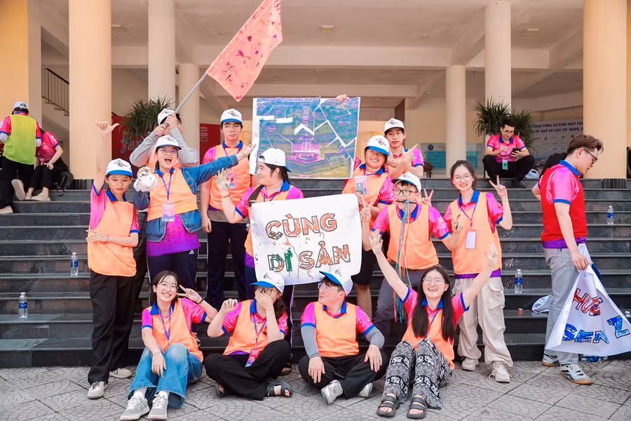 "Hùng biện tiếng Anh cùng di sản Huế" là chủ đề chính cuộc thi. Các thí sinh tham gia đều rất hào hứng.