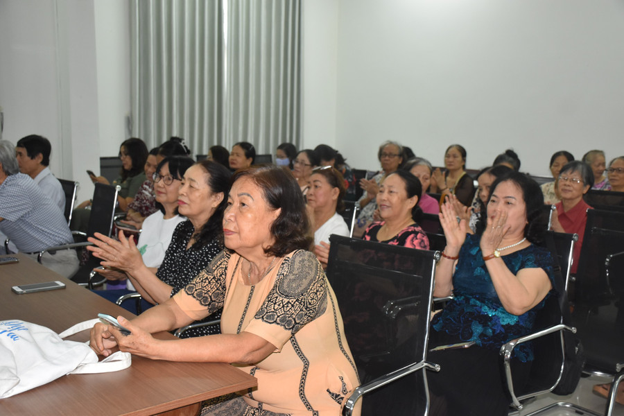 Đại hội diễn ra trong bầu không khí hân hoan, phấn khởi và vui tươi.