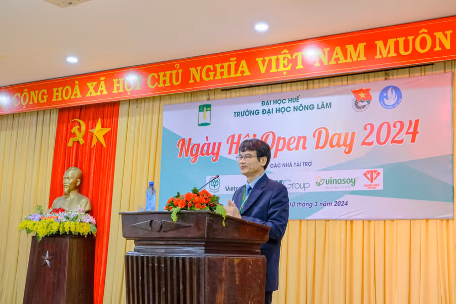 PGS.TS Nguyễn Hữu Văn – Phó Hiệu trưởng Trường ĐH Nông Lâm, ĐH Huế phát biểu tại ngày hội.