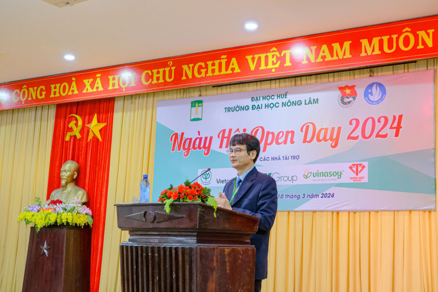PGS.TS Nguyễn Hữu Văn – Phó Hiệu trưởng Trường ĐH Nông Lâm, ĐH Huế phát biểu tại ngày hội. PGS.TS Nguyễn Hữu Văn – Phó Hiệu trưởng Trường ĐH Nông Lâm, ĐH Huế phát biểu tại ngày hội.