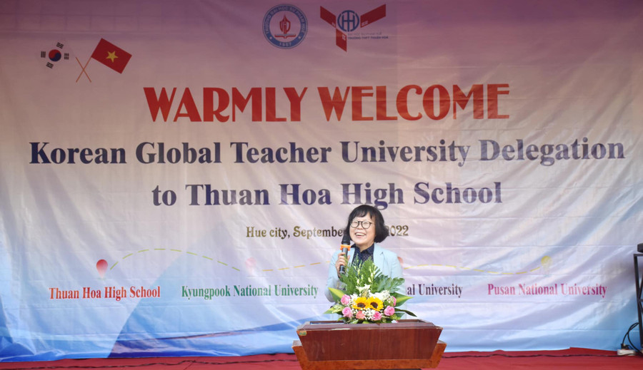 Hợp tác quốc tế của Trường THPT Thuận Hóa trong các hoạt động giáo dục và giao lưu văn hóa với các Trường Đại học Quốc gia Jeju, Kyungpook, Pusan (Hàn Quốc). Hợp tác quốc tế của Trường THPT Thuận Hóa trong các hoạt động giáo dục và giao lưu văn hóa với các Trường Đại học Quốc gia Jeju, Kyungpook, Pusan (Hàn Quốc).