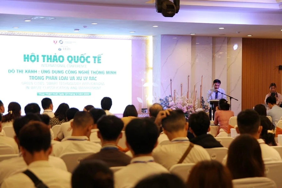 Hội thảo quốc tế “Đô thị xanh: Ứng dụng công nghệ thông minh trong phân loại và xử lý rác” tại TP Huế. (Ảnh: Đại Dương)