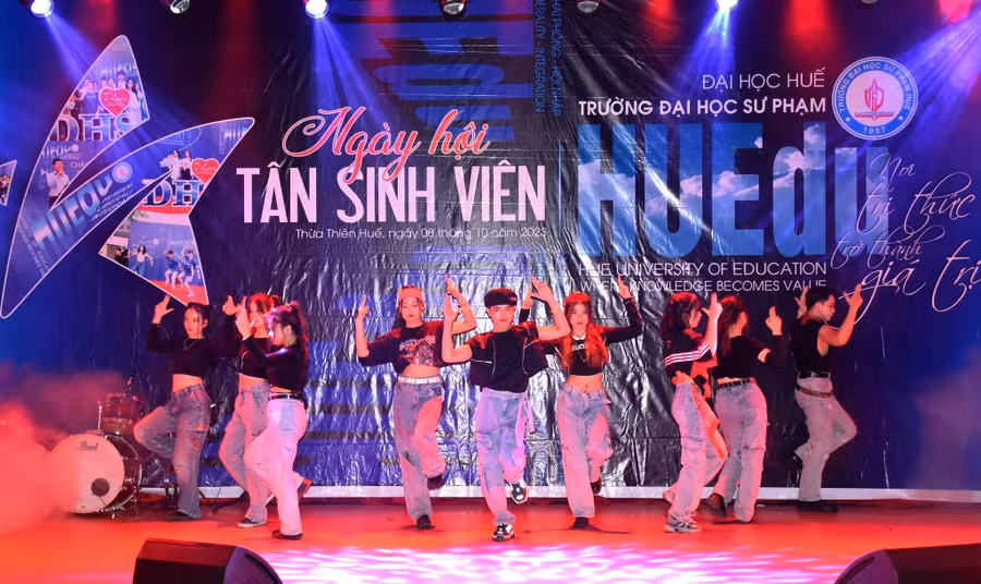 Nhiều hoạt động ngoại khóa, văn nghệ... của sinh viên Trường ĐH Sư phạm, ĐH Huế. (Ảnh: M.L)