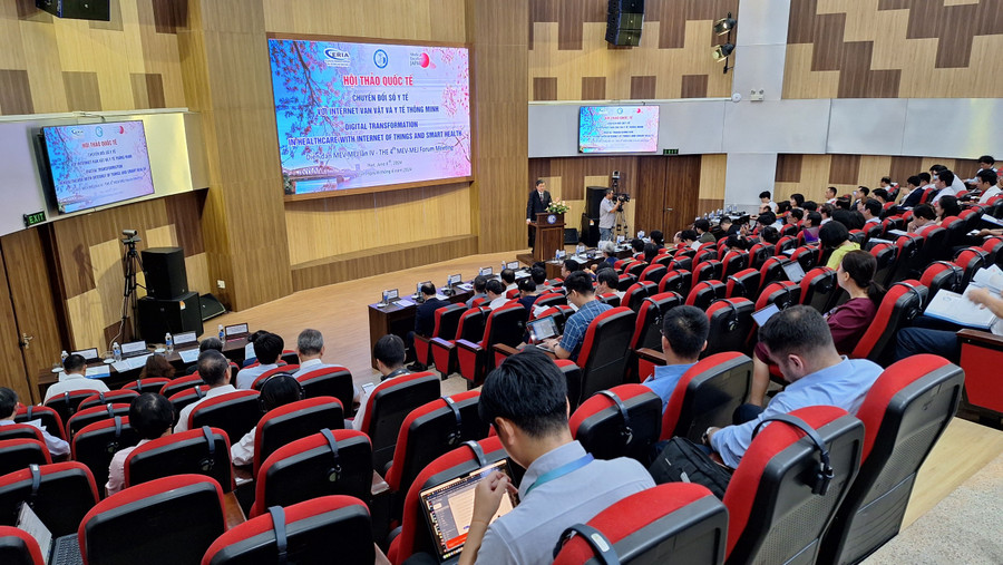 GS.TS Nguyễn Vũ Quốc Huy, Hiệu trưởng Trường Đại học Y - Dược, Đại học Huế phát biểu khai mạc Hội thảo. GS.TS Nguyễn Vũ Quốc Huy, Hiệu trưởng Trường Đại học Y - Dược, Đại học Huế phát biểu khai mạc Hội thảo.