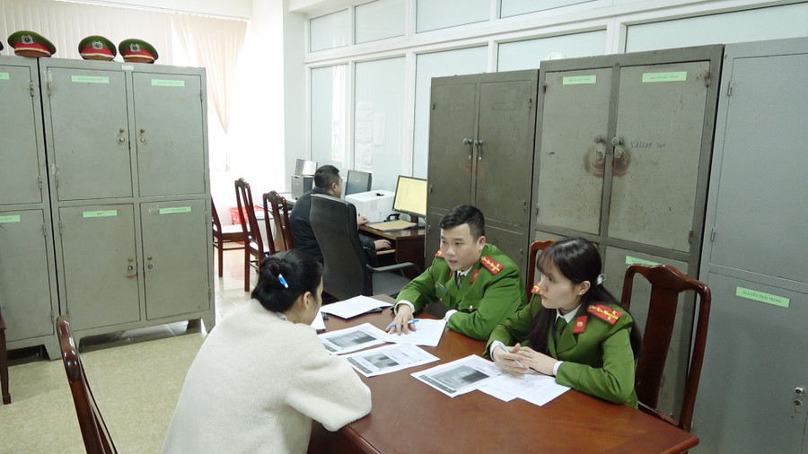 Công an đang làm rõ các người liên quan trong đường dây lô đề. Công an đang làm rõ các người liên quan trong đường dây lô đề.