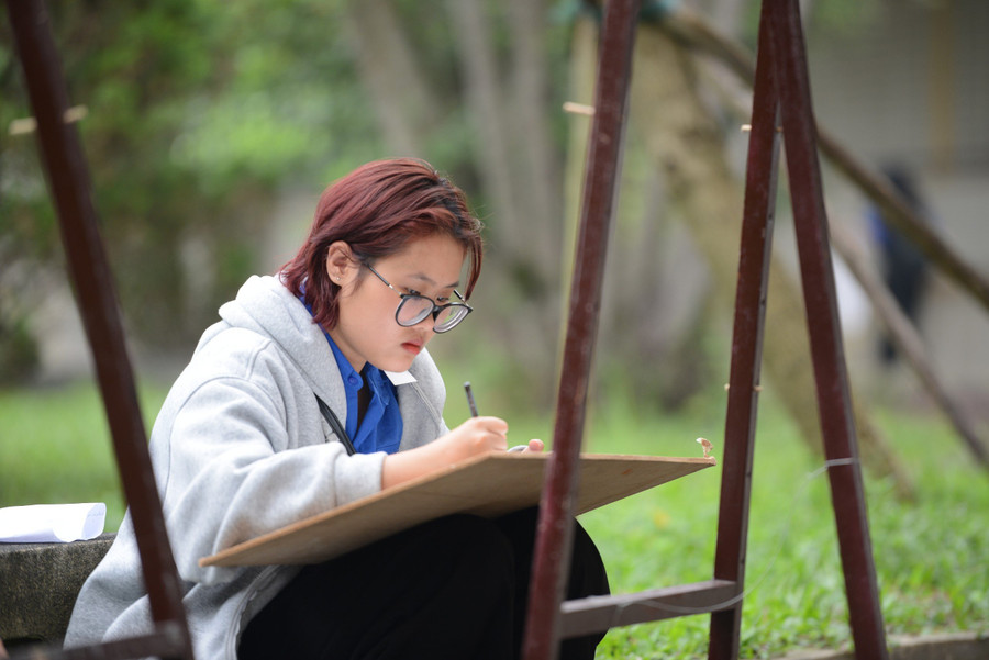Hội thi là nơi để các thí sinh thỏa sức đam mê, sáng tạo và thể hiện suy nghĩ của mình thông qua tác phẩm là những bức tranh. Hội thi là nơi để các thí sinh thỏa sức đam mê, sáng tạo và thể hiện suy nghĩ của mình thông qua tác phẩm là những bức tranh.