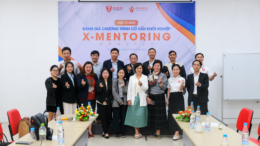 Các đại biểu, khách mời chụp ảnh lưu niệm tại hội thảo. Các đại biểu, khách mời chụp ảnh lưu niệm tại hội thảo.