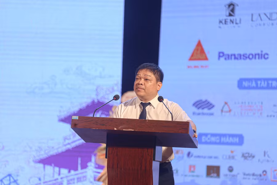 PGS.TS Võ Thanh Tùng, Hiệu trưởng Trường Đại học Khoa học, Đại học Huế phát biểu ở lễ khai mạc. (Ảnh: H.N)