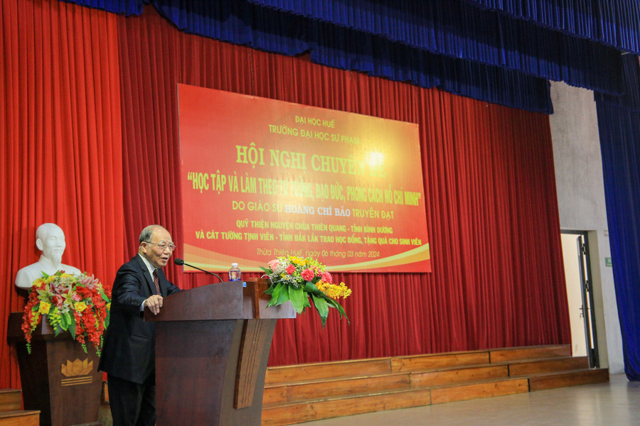 GS Hoàng Chí Bảo chia sẻ chuyên đề về “Học tập và làm theo tư tưởng, đạo đức, phong cách Hồ Chí Minh”. GS Hoàng Chí Bảo chia sẻ chuyên đề về “Học tập và làm theo tư tưởng, đạo đức, phong cách Hồ Chí Minh”.