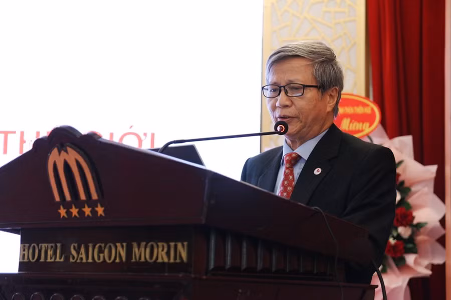 GS.TS Huỳnh Văn Minh - Chủ tịch Hội Tim mạch Quốc gia Việt Nam, Chủ tịch Hội Tim mạch Thừa Thiên Huế phát biểu mở đầu Hội nghị.