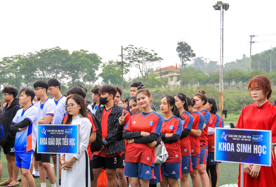 Các nữ cầu thủ Khoa Giáo dục tiểu học hào hứng tham gia giải bóng đá. Các nữ cầu thủ Khoa Giáo dục tiểu học hào hứng tham gia giải bóng đá.