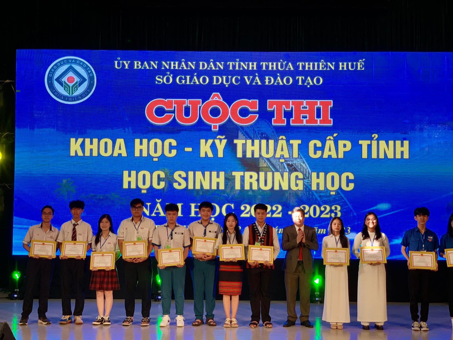Học sinh Trường THPT Thuận Hóa đạt thành tích cao trong các cuộc thi Khoa học kỹ thuật, Sáng tạo Thanh thiếu niên Nhi đồng cấp tỉnh, cấp quốc gia. Học sinh Trường THPT Thuận Hóa đạt thành tích cao trong các cuộc thi Khoa học kỹ thuật, Sáng tạo Thanh thiếu niên Nhi đồng cấp tỉnh, cấp quốc gia.