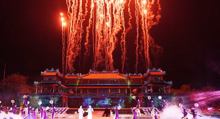 Các lễ hội tại Festival Huế 2024 hướng đến cộng đồng để người dân và du khách cùng tham gia. Các lễ hội tại Festival Huế 2024 hướng đến cộng đồng để người dân và du khách cùng tham gia.