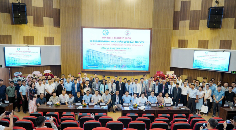 Các đại biểu quốc tế và trong nước chụp ảnh lưu niệm. (Ảnh: N.Q) Các đại biểu quốc tế và trong nước chụp ảnh lưu niệm. (Ảnh: N.Q)