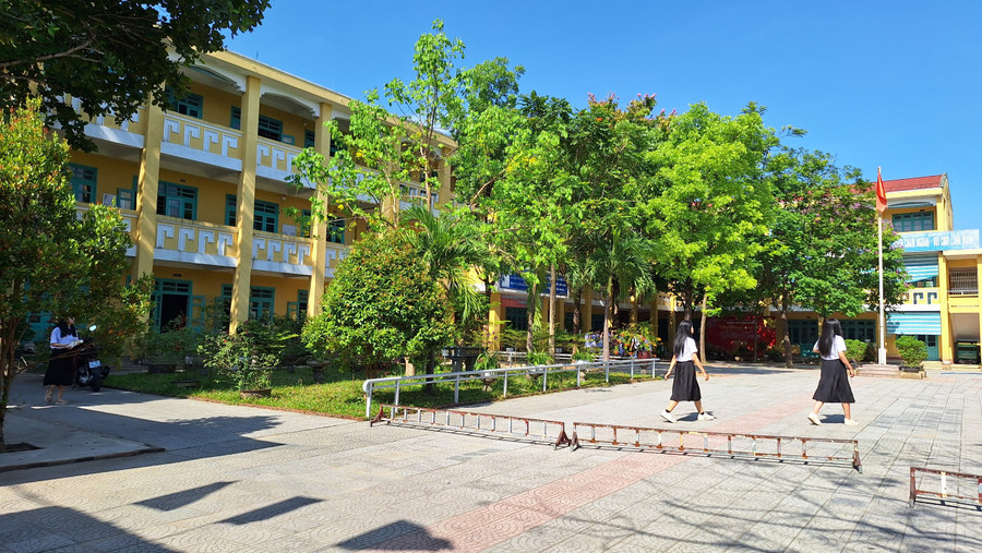 Trường THCS Hùng Vương, nơi xảy ra sự việc phụ huynh lăng mạ, đe dọa các giáo viên. (Ảnh: Đại Dương) Trường THCS Hùng Vương, nơi xảy ra sự việc phụ huynh lăng mạ, đe dọa các giáo viên. (Ảnh: Đại Dương)