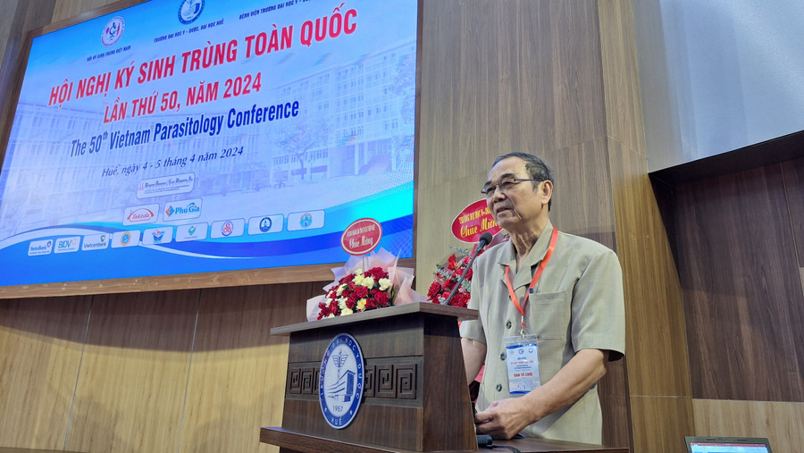 GS.TS Lê Bách Quang, Chủ tịch Hội Ký sinh trùng Việt Nam phát biểu khai mạc Hội nghị Ký sinh trùng toàn quốc lần thứ 50. (Ảnh: Đại Dương) GS.TS Lê Bách Quang, Chủ tịch Hội Ký sinh trùng Việt Nam phát biểu khai mạc Hội nghị Ký sinh trùng toàn quốc lần thứ 50. (Ảnh: Đại Dương)