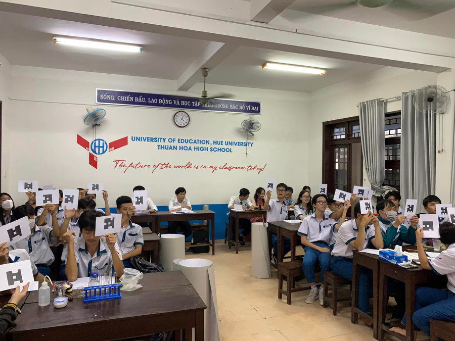 Không gian phòng học với thiết bị dạy học hiện đại, khang trang. Không gian phòng học với thiết bị dạy học hiện đại, khang trang.