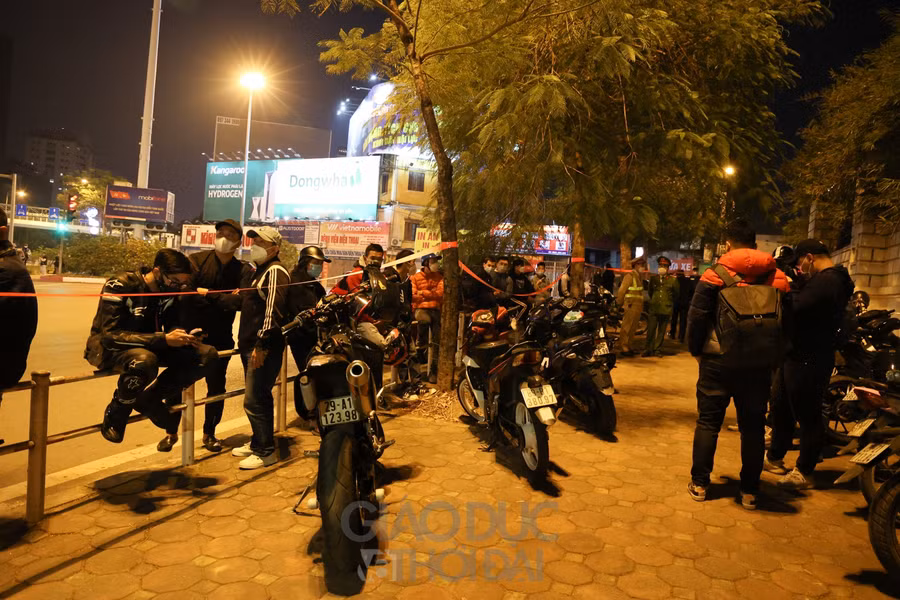 Chặn bắt hàng trăm "quái xế" nẹp pô, lạng lách trên phố Hà Nội ảnh 13