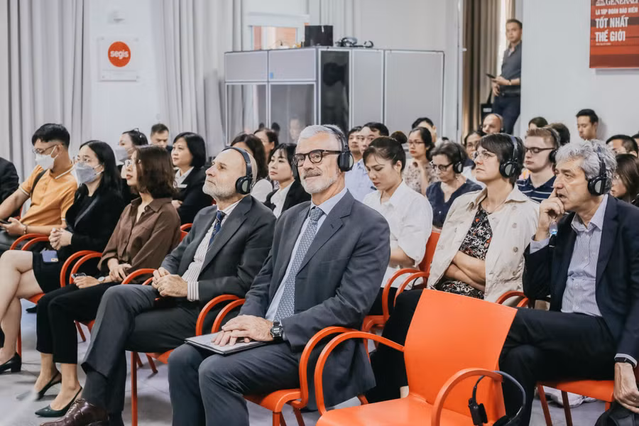 Khách mời và các chuyên gia có mặt tại sự kiện.