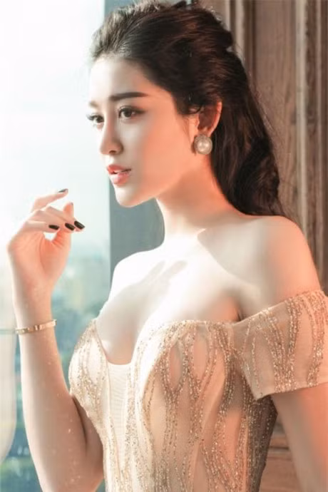 A hau Huyen My u buon nhung van dep 