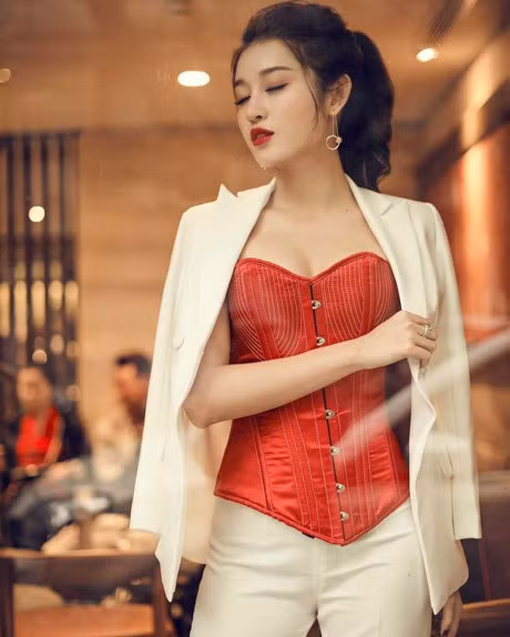 A hau Huyen My u buon nhung van dep 