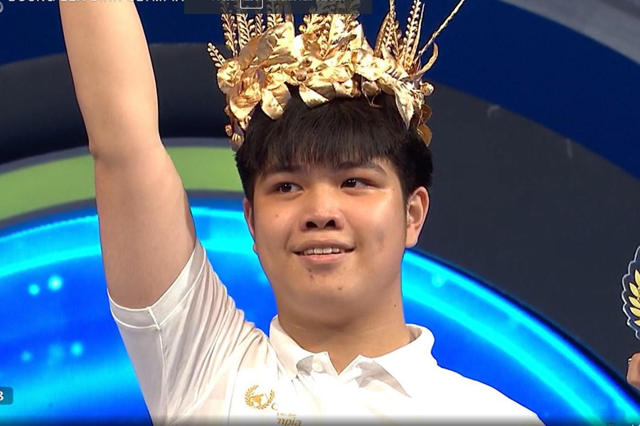 Đặng Lê Nguyên Vũ giành quán quân chung kết năm Olympia 2022. Đặng Lê Nguyên Vũ giành quán quân chung kết năm Olympia 2022.