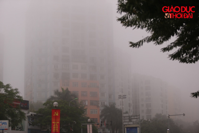 Các phương tiện tham gia giao thông bị hạn chế tầm nhìn. Các phương tiện tham gia giao thông bị hạn chế tầm nhìn.